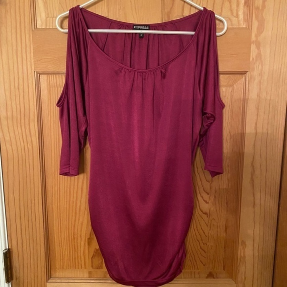EXPRESS COLD SHOULDER MAGENTA TOP SIZE EXTRA SMALL